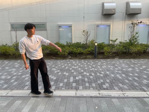 ペットボトルキャップ野球を楽しんでいる様子